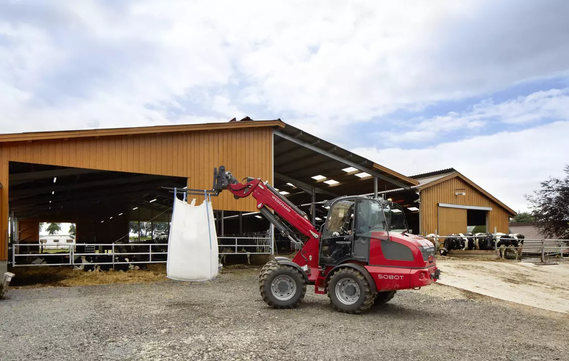 Weidemann telescopic wheel loader 5080T cabin with pallet fork, application
