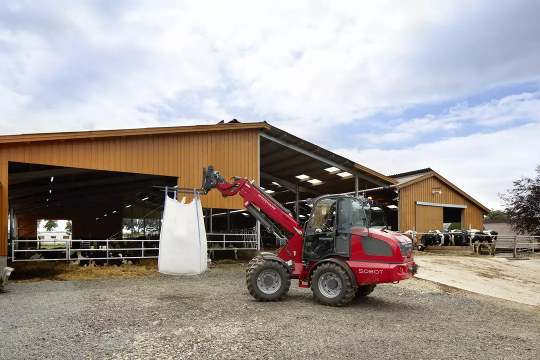 Weidemann telescopic wheel loader 5080T cabin with pallet fork, application