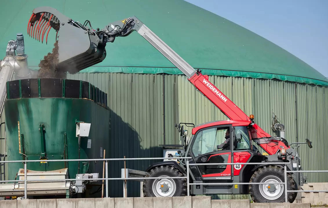 Weidemann attachment Shear grap large, in action agriculture, Telehandler T7042