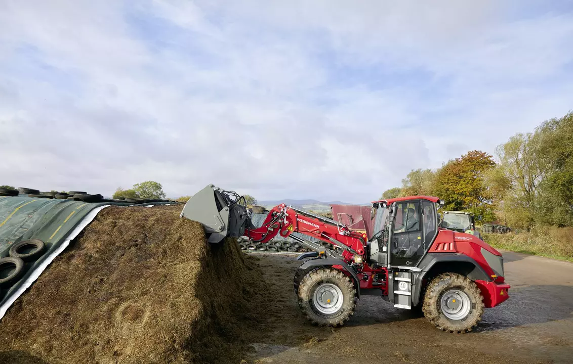 Weidemann telescopic wheel loader 9580T cabin with silage cutting blade, application