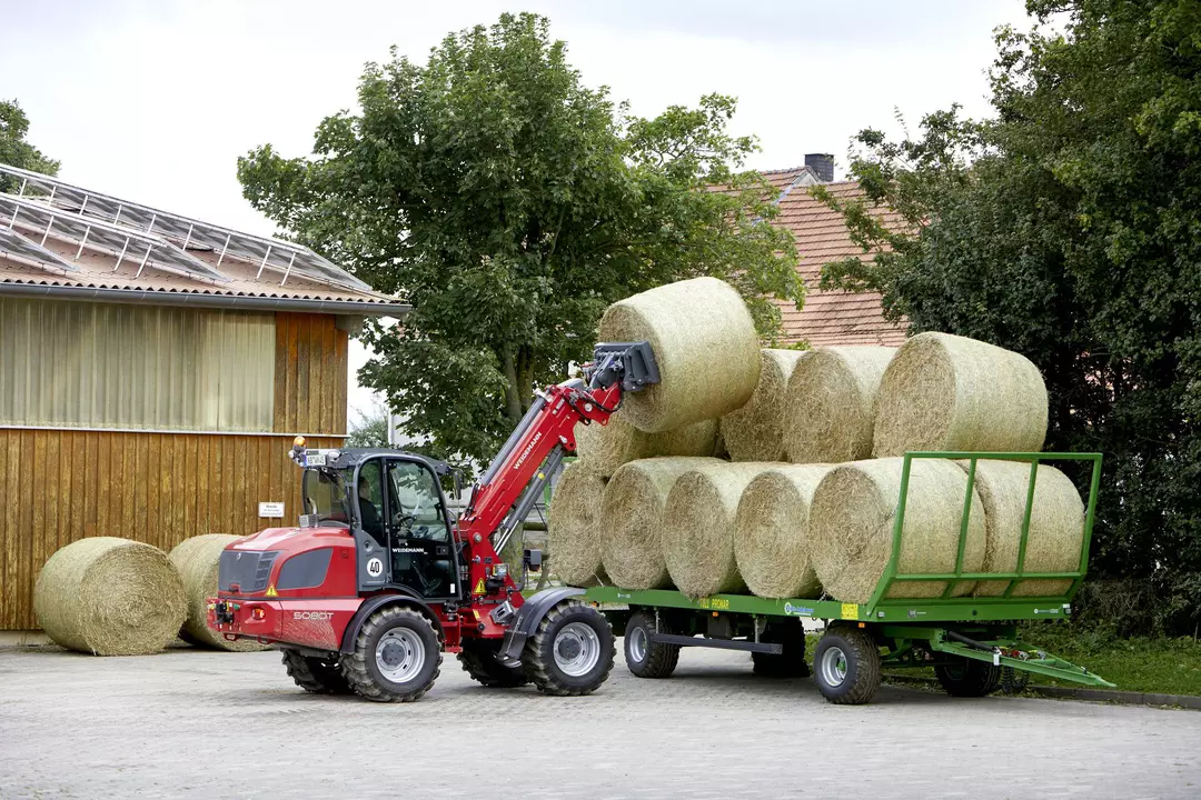 Weidemann telescopic wheel loader 5080T cabin with bale spear, application