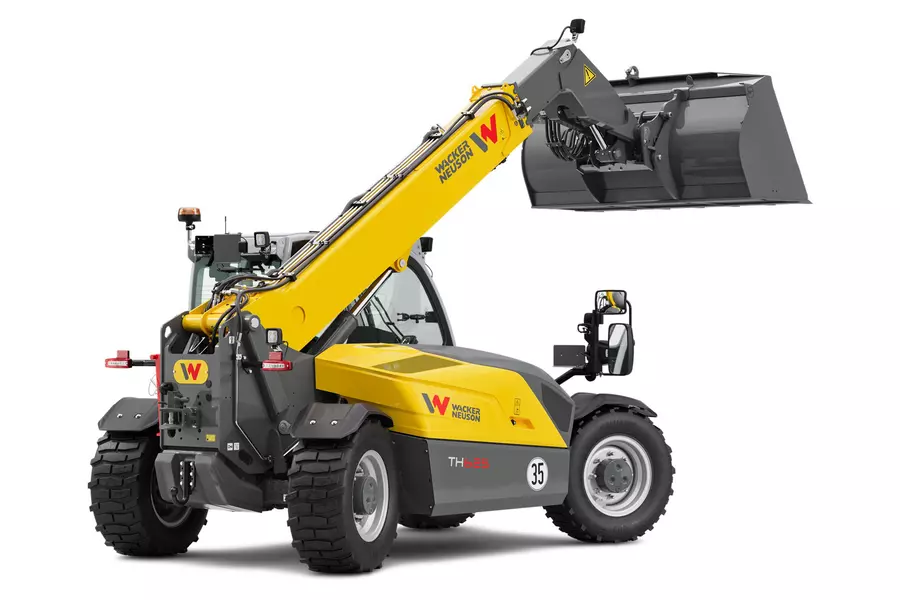 Wacker Neuson Teleskoplader TH625 mit Erdschaufel im Studio