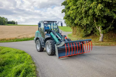 The Kramer wheel loader KL41.8 with a multi purpose fork.