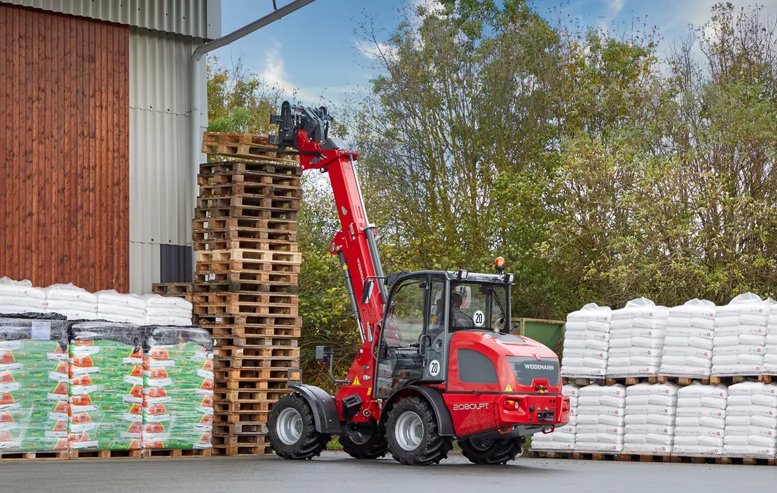Weidemann attachment Pallet fork, in action trade industry, Wheel loader 2080LPT