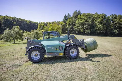 The Kramer KT407 telescopic handler handling straw.