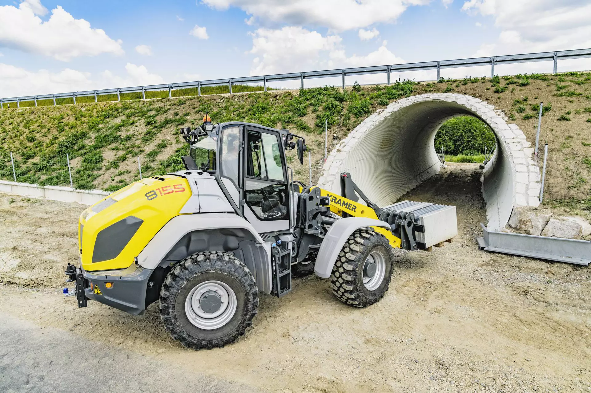Der Kramer Radlader 8155 bei verschiedenen Einsätzen.