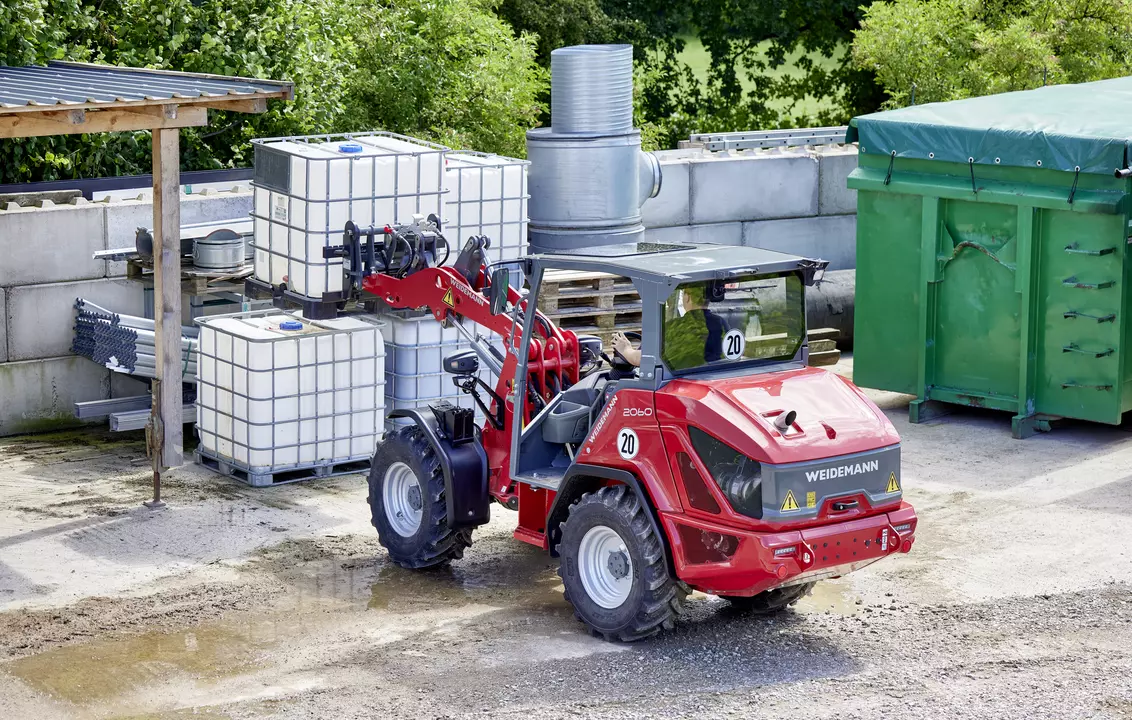 Weidemann wheel loader 2060 Overhead guard with palletfork, application