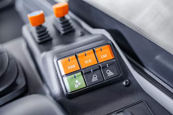 Der Kramer Radlader 5045 / KL21.5L verfügt über verschiedene Fahrmodi.