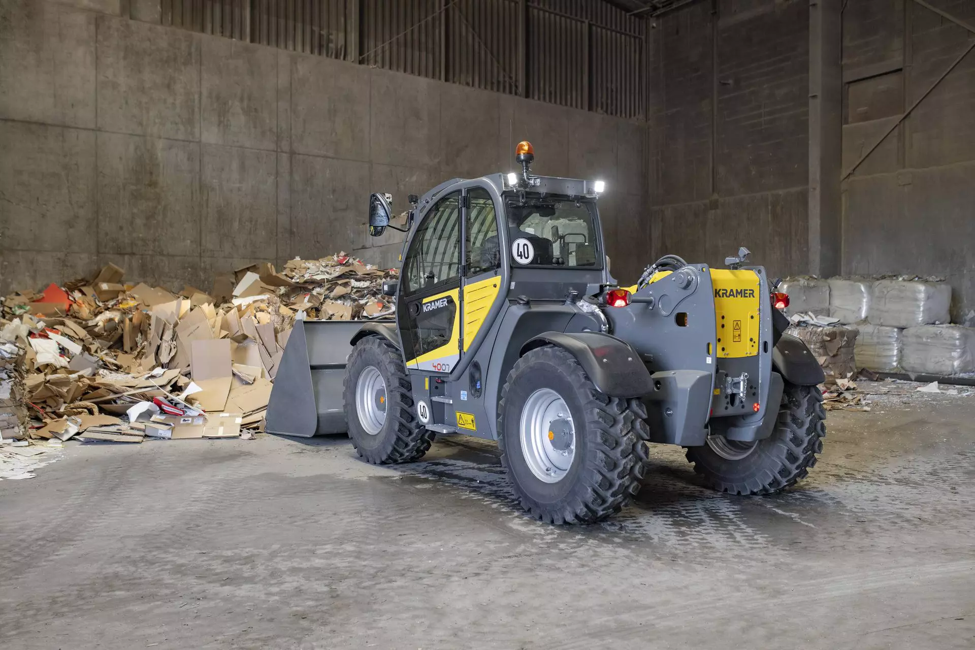 The Kramer telehandler 3610 while recycling work. 