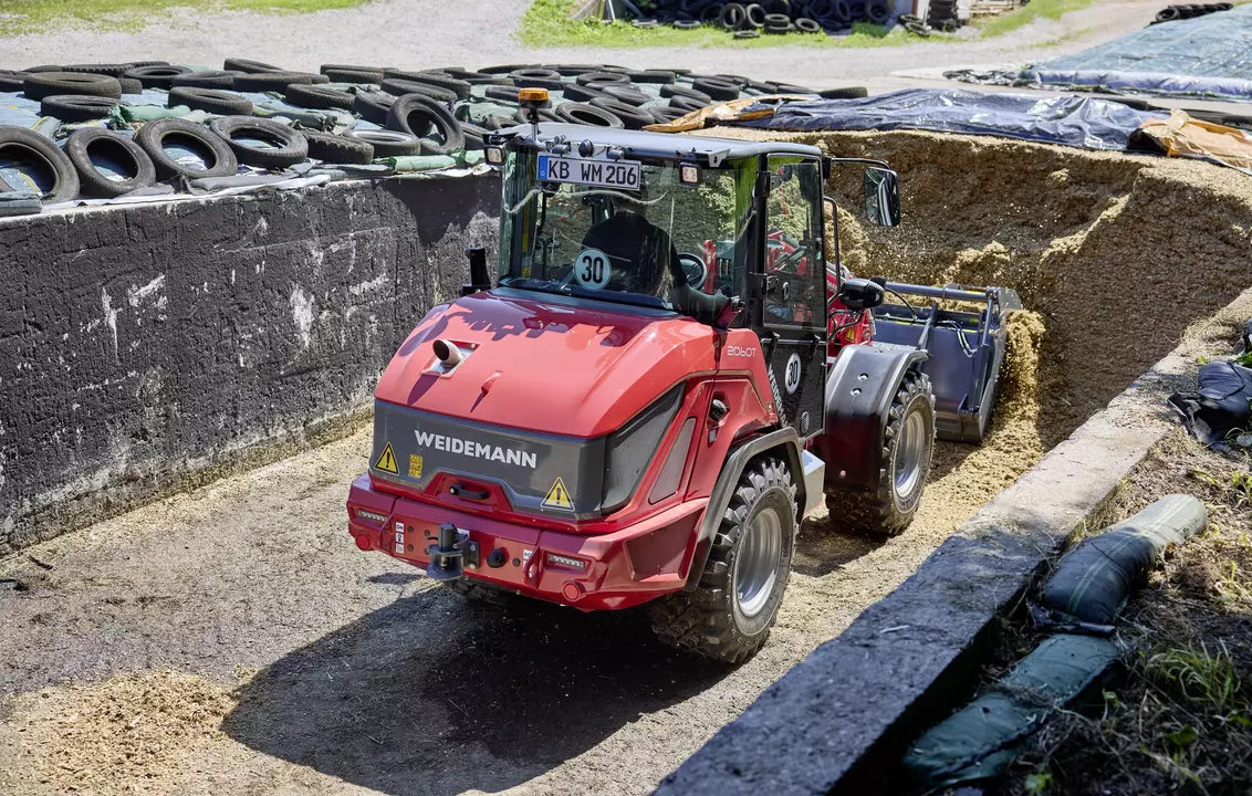 Weidemann telescopic wheel loader 2060T cabin with grab bucket, application