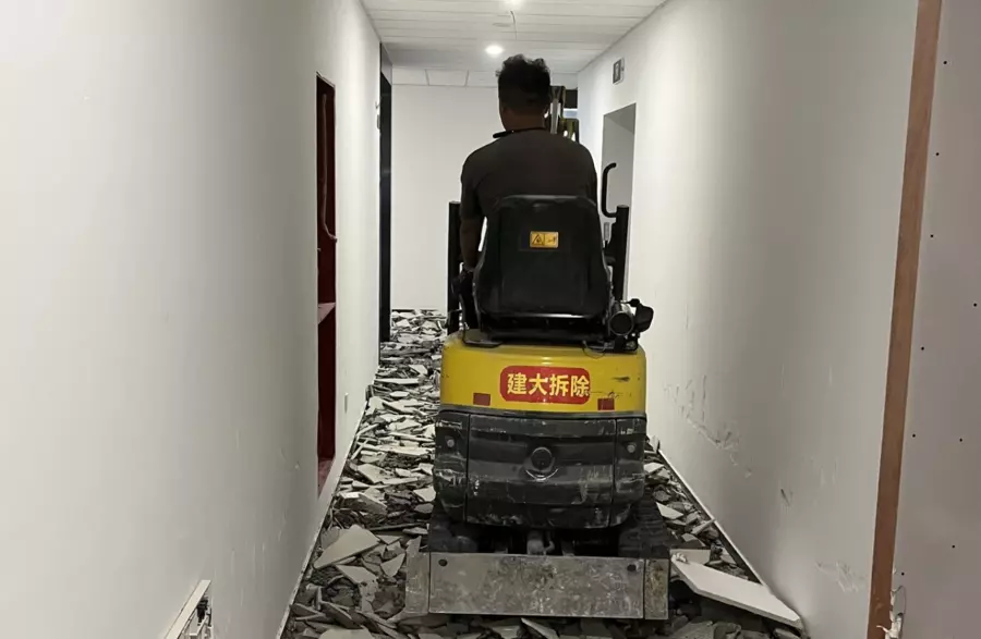 ET08 driving in the indoor area