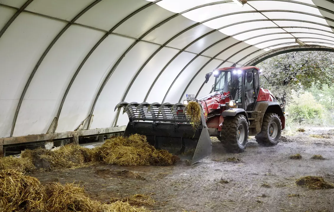 Weidemann telescopic wheel loader 9580T cabin with power grab bucket, application