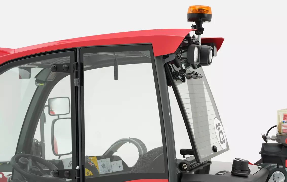 Weidemann telehandler T4512e rear window open, studio