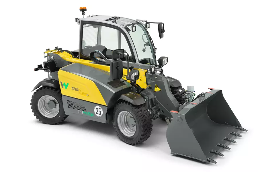 Wacker Neuson telehandler TH412e, studio