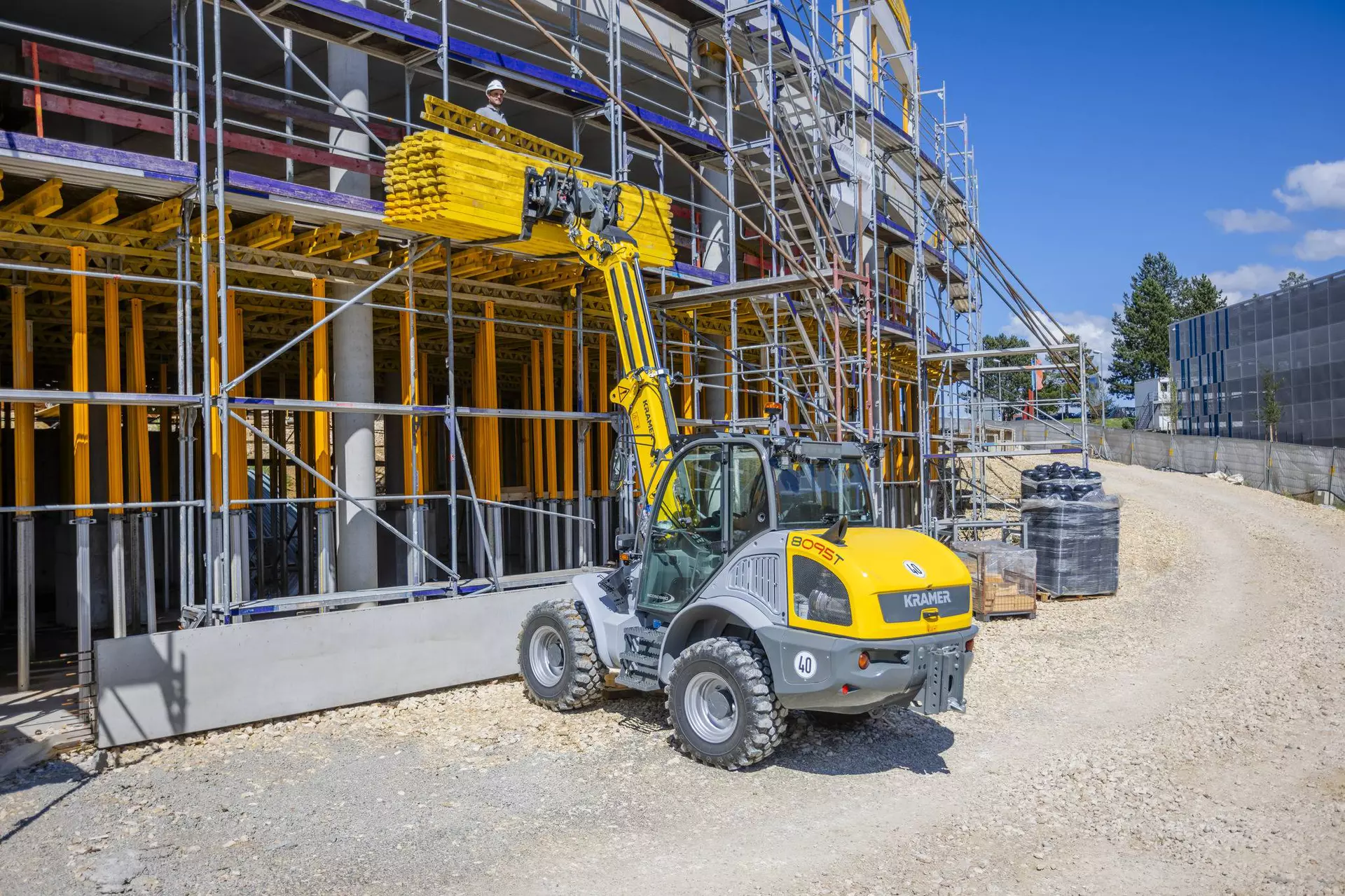 The Kramer telescopic wheel loader 8095T while stacking.