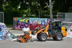 Weidemann attachment Rotary sweeper 25, in action municipality, Hoftrac 1260LP