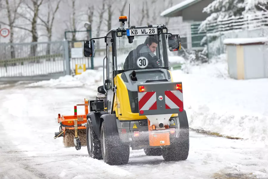 Wacker Neuson attachment, Small gritter