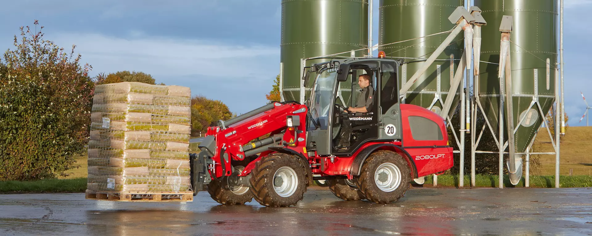 Weidemann telescopic wheel loader 2080LPT cabin with pallet fork in action
