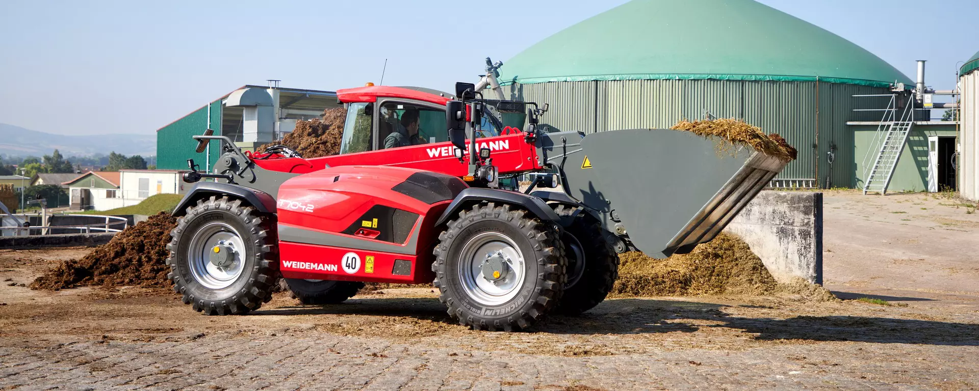 Weidemann Teleskoplader T7042 Kabine mit Leichtgutschaufel im Einsatz