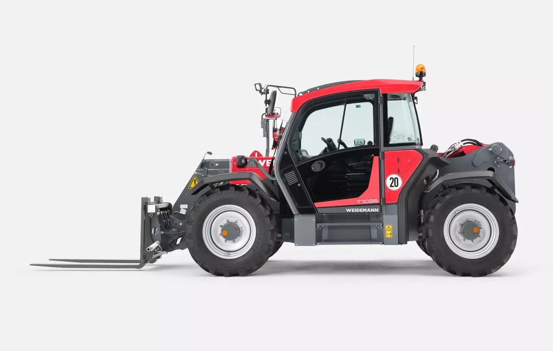 Weidemann telehandler T7035 cabin with light material bucket square, studio