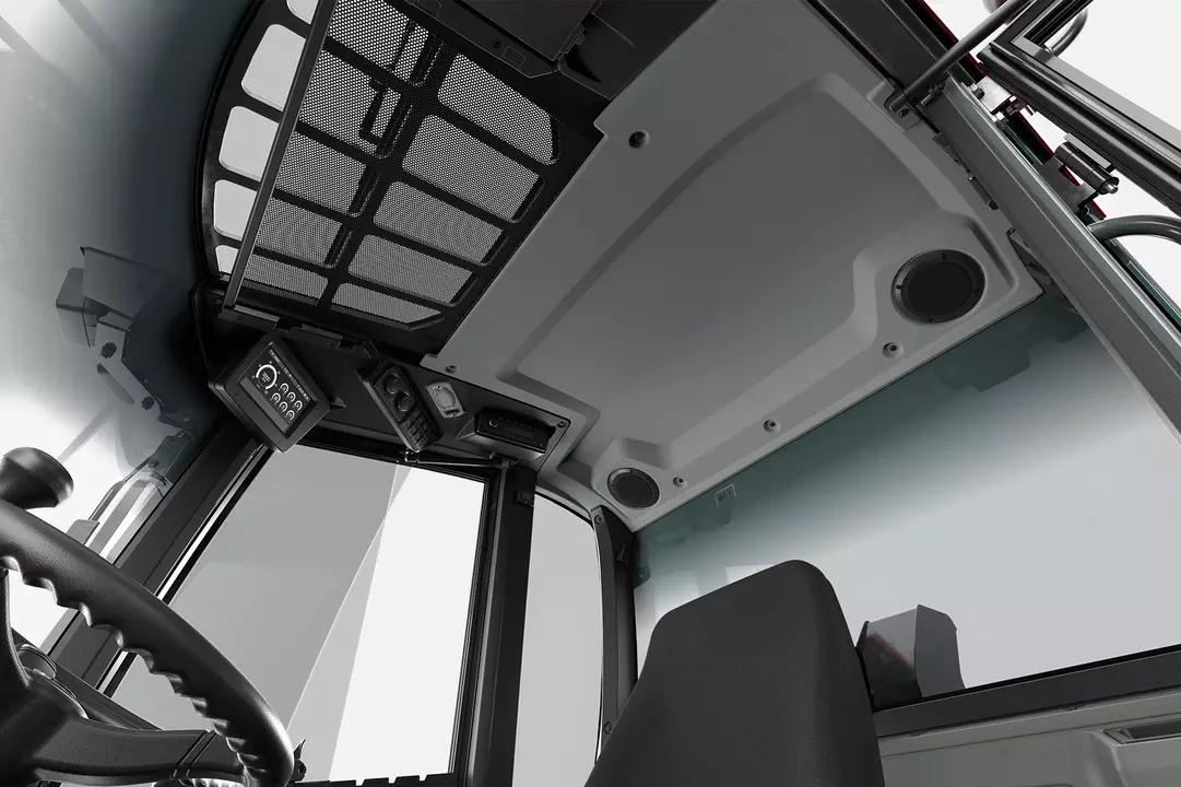 Weidemann wheel loader 9080 cabin with roof window, studio