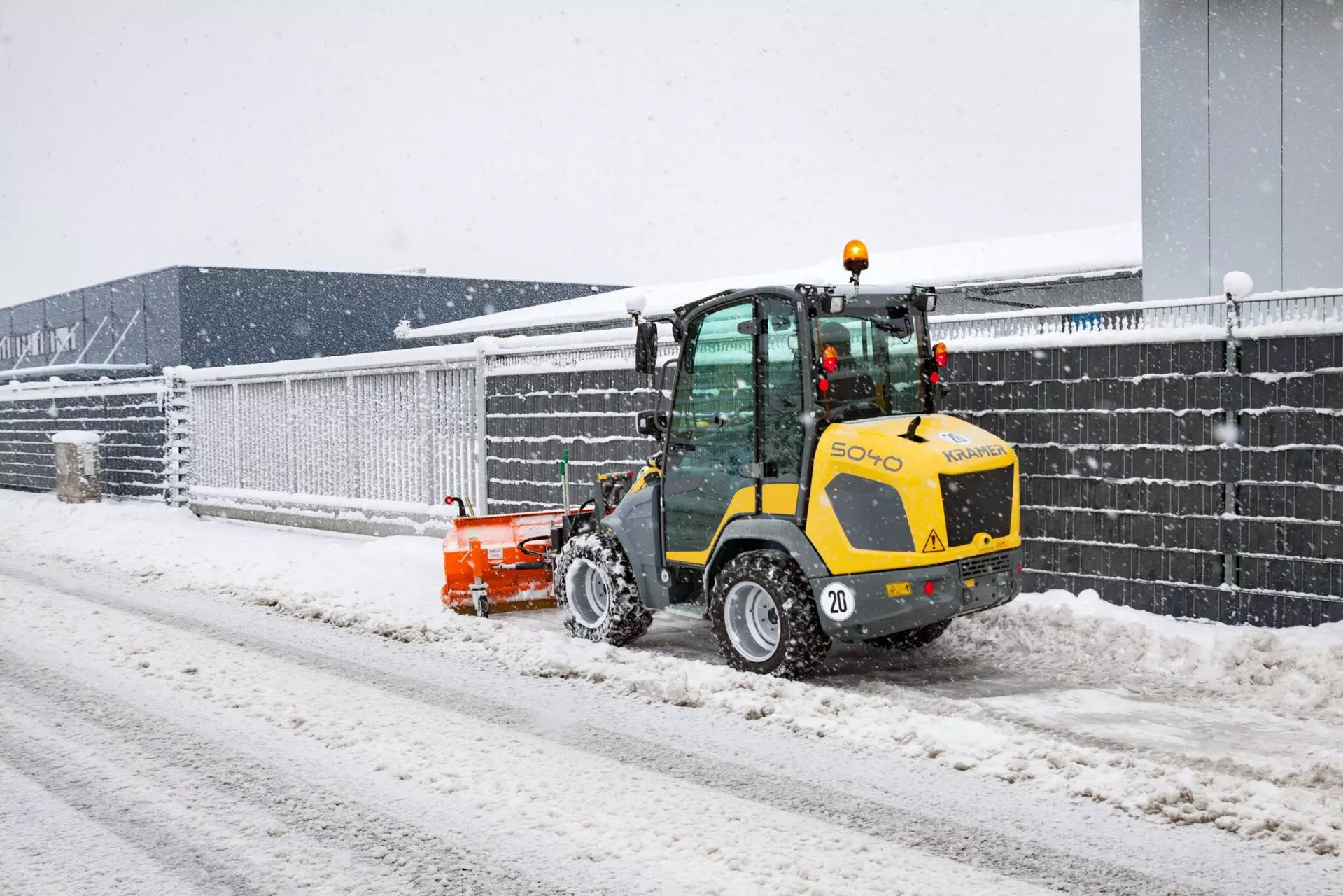 The Kramer wheel loader 5040 while pushing snow on the pavement. 