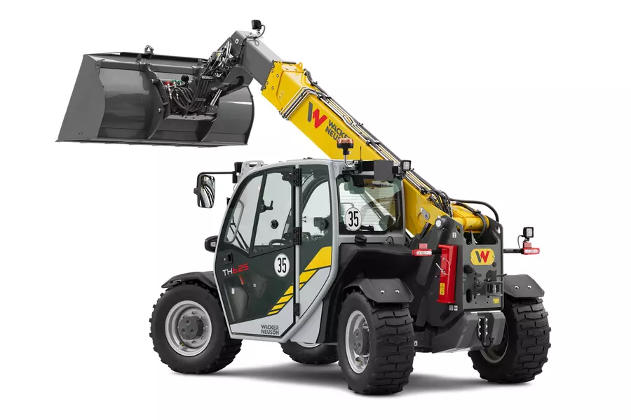 Wacker Neuson Teleskoplader TH625 mit Erdschaufel im Studio