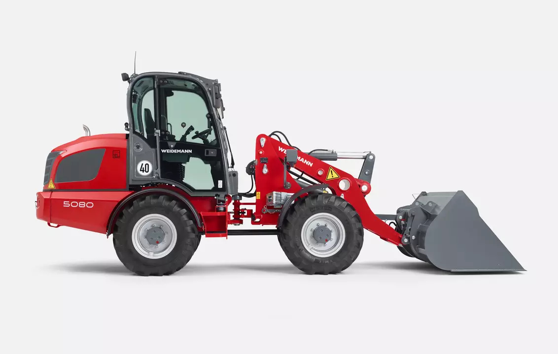 Weidemann wheel loader 5080 cabin with light material bucket, studio