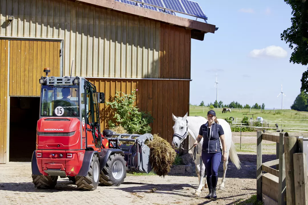 Weidemann Hoftrac 1190e Kabine mit Greifschaufel, Einsatz