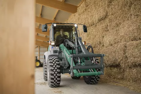 The Kramer wheel loader KL19.5 while working with straw. 
