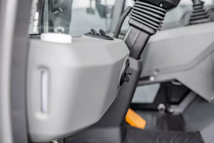 Der Kramer Radlader 5045 / KL21.5L verfügt über eine effiziente Kabinenbelüftung.