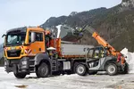 Weidemann attachment Light material bucket round, in action municipality, telescopic wheel loader T5522