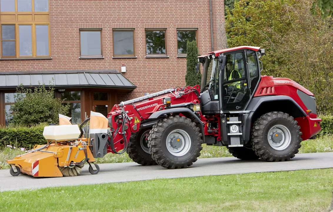 Weidemann telescopic wheel loader 9580T cabin with sweeper, application