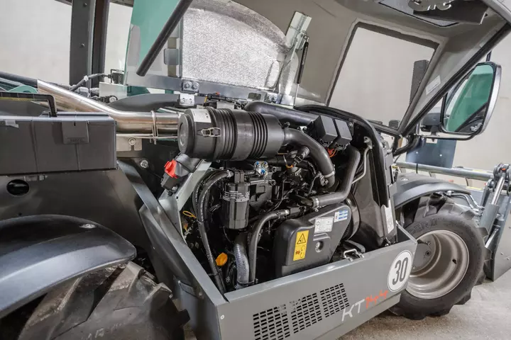 Optimum accessibility of all important components for checking the liquid levels 