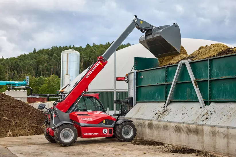 Weidemann Teleskoplader T6025 im Einsatz, Schaufelrückführautomatik und Rüttelfunktion