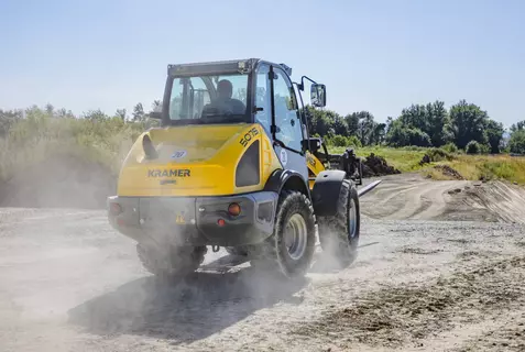 Der Kramer Radlader 5075 bei der Arbeit auf einer Baustelle.