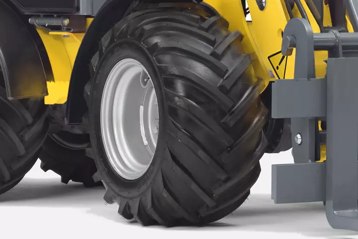 Wacker Neuson wheel loader WL28, tyres