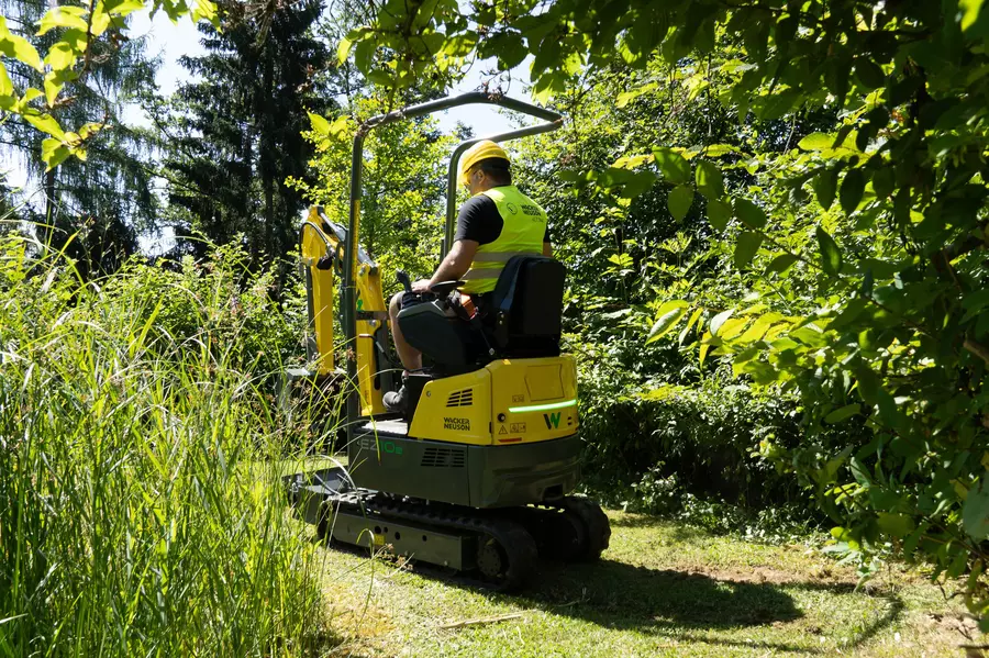 EZ10e Action picture