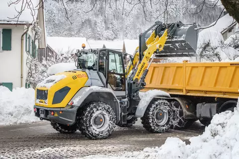 Der Kramer Radlader 8155 bei verschiedenen Einsätzen.