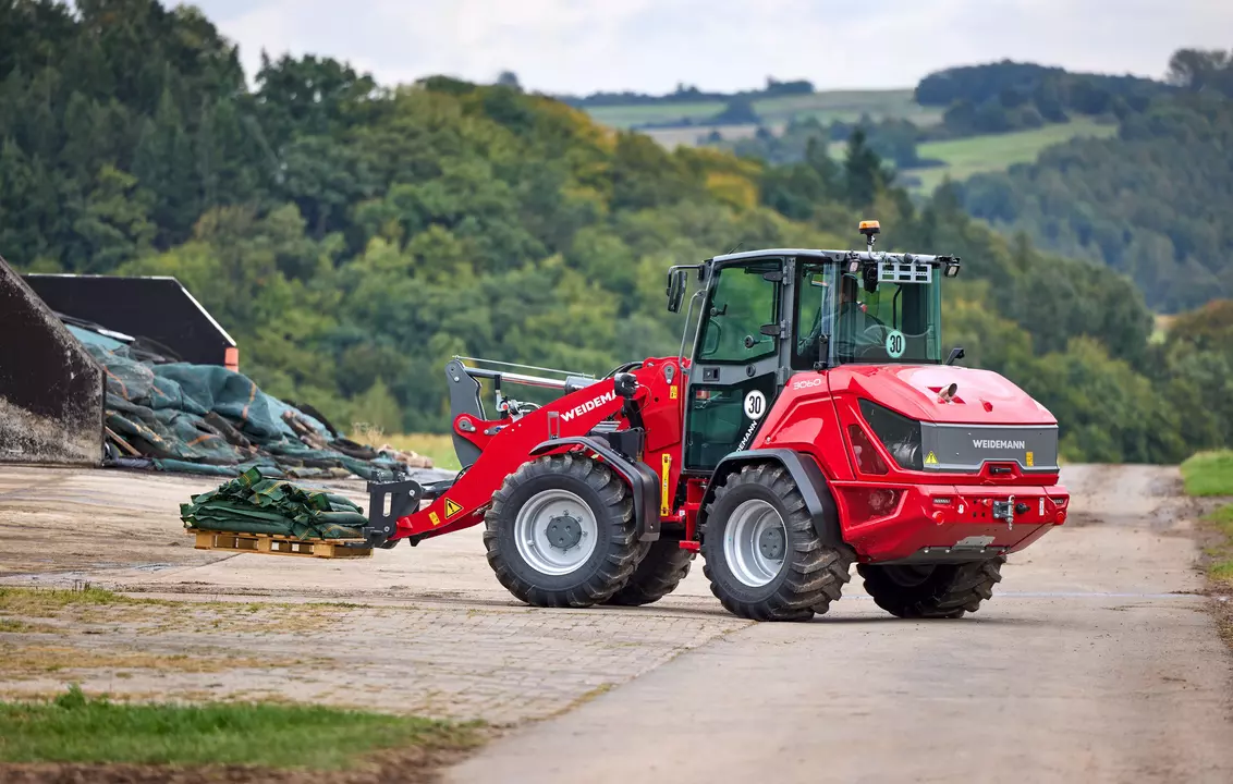 Weidemann Radlader 3060 im Einsatz, Landwirtschaft