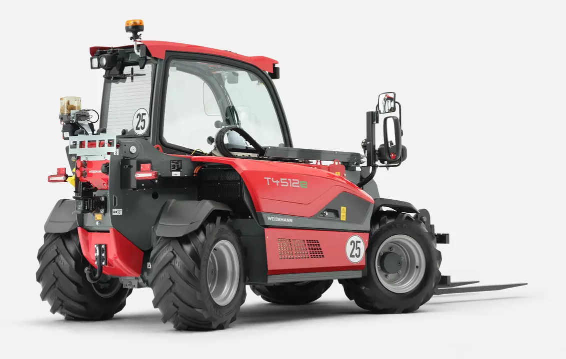 Weidemann telehandler T4512e with pallet fork, studio