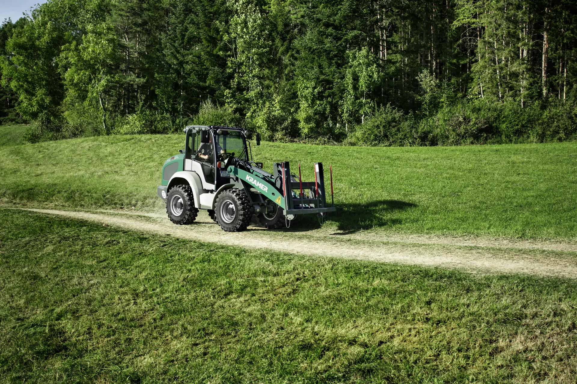 The Kramer wheel loader KL19.5 while having a field trip. 