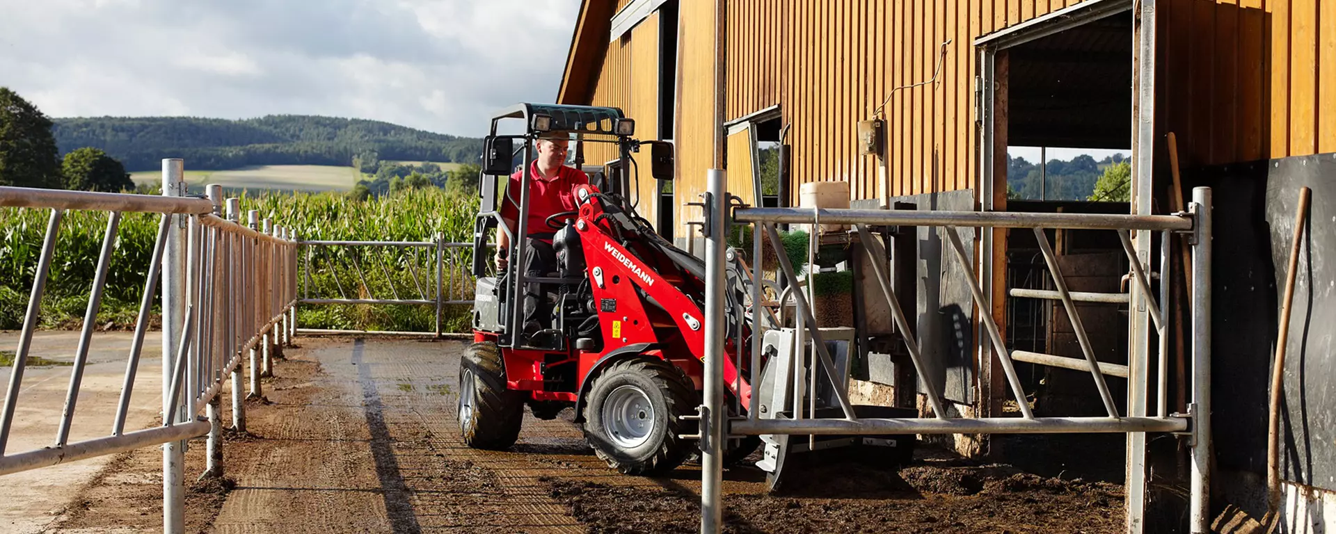 Weidemann Hoftrac/Hoflader 1140BL Fahrerschutzdach mit Gummischieber im Einsatz