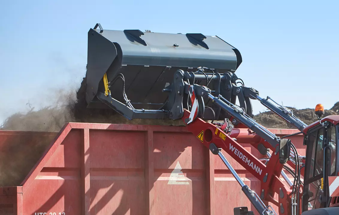 Weidemann attachment High tipping bucket, in action earthworks, Wheel loader 9080