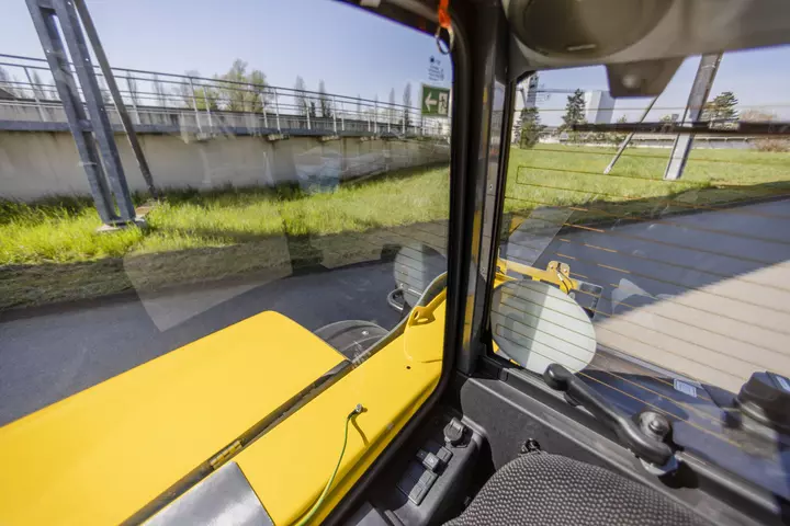 The Kramer telehandler 1445e has 360° all-round visibility.