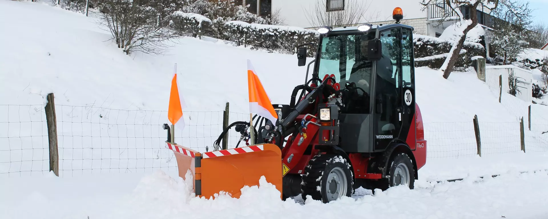 Weidemann Hoftrac/Hoflader 1160 Fahrerschutzdach mit V-Schneeschild im Einsatz