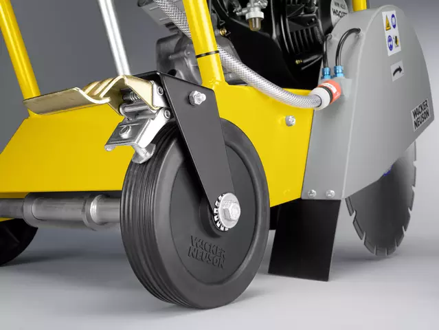 Gasoline-driven floor saw BFS1350 studio image wheels, wheelbase, axle