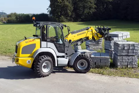 Der Kramer Teleskopradlader 5065T beim Verladen von Steinen