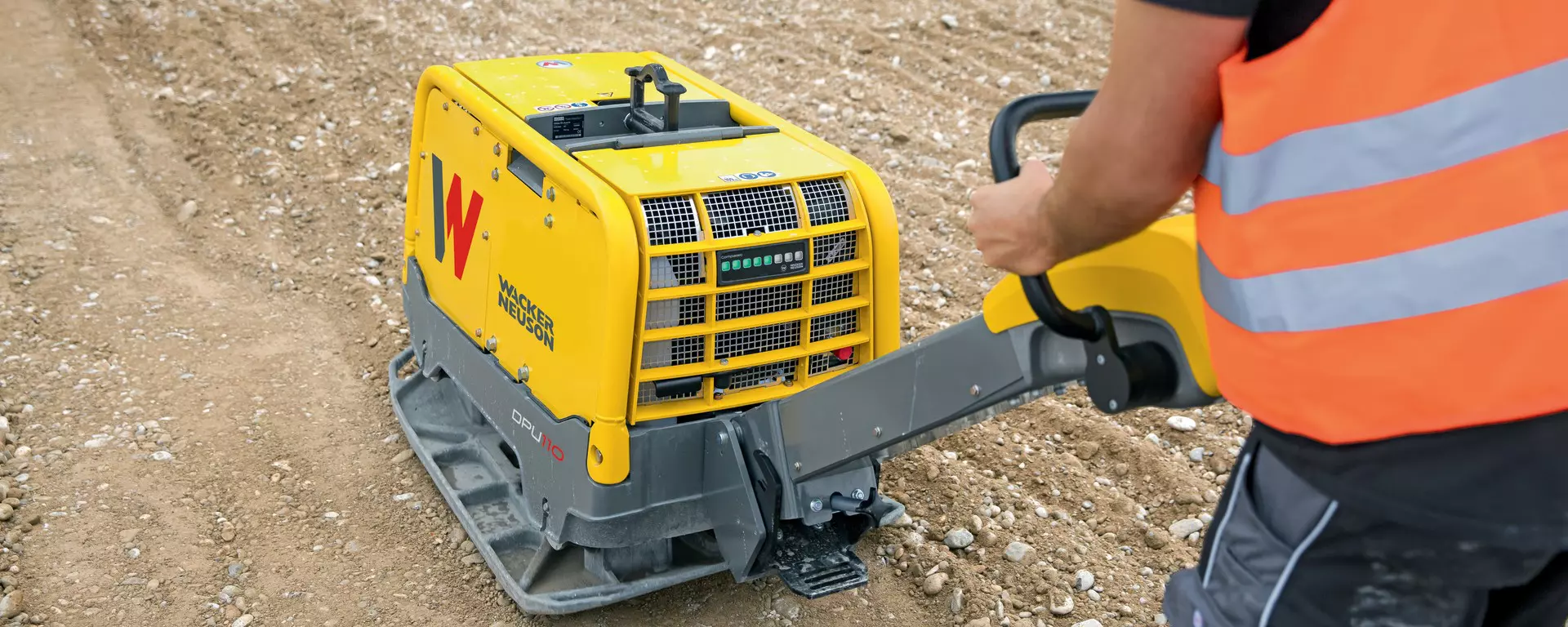 Vibratory plate DPU110in action