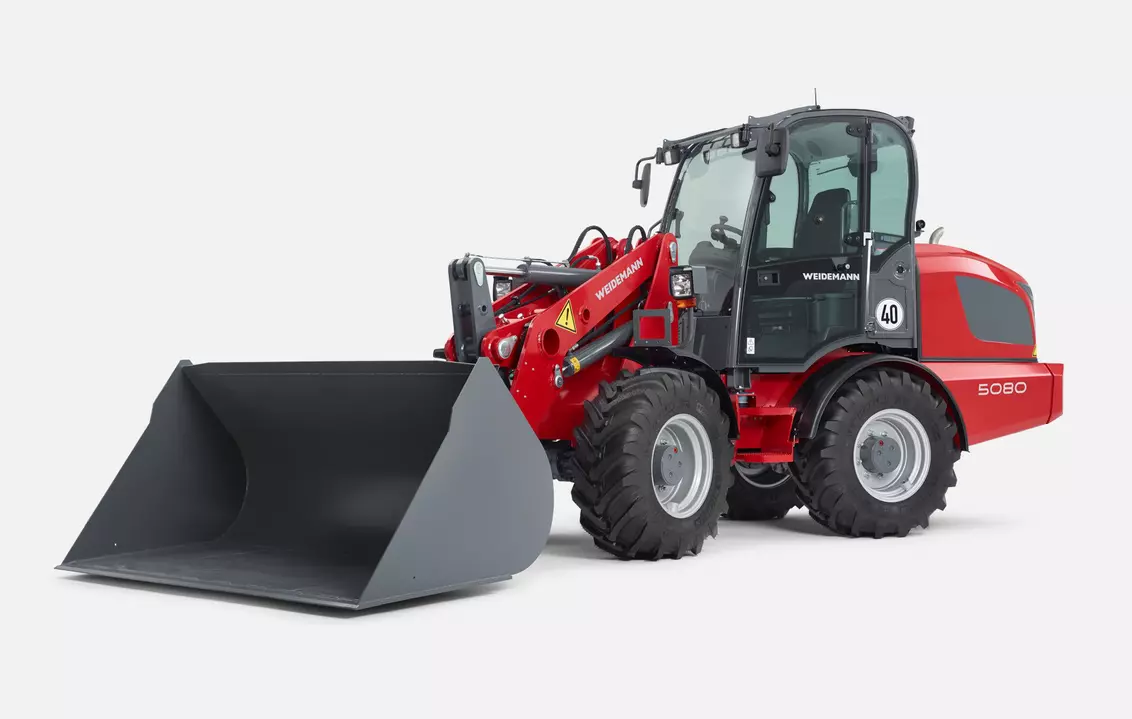 Weidemann wheel loader 5080 cabin with light material bucket, studio